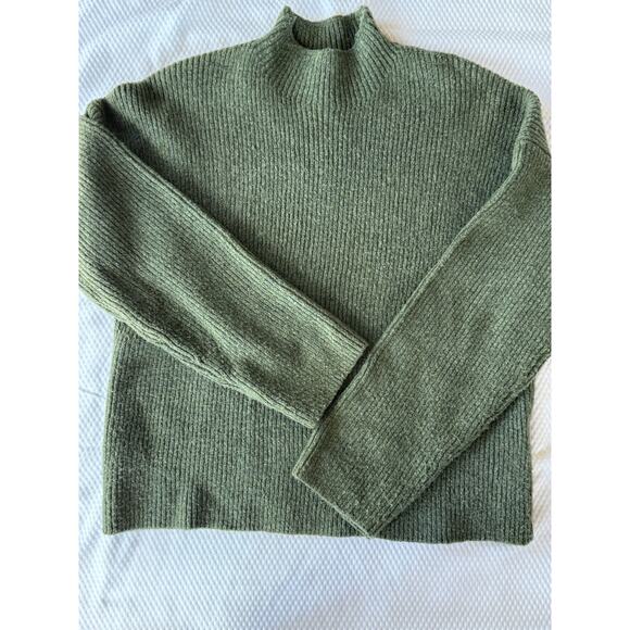 Abercrombie & Fitch Sweaters - Abercrombie & Fitch Green Crewneck Sweatshirt Size S
